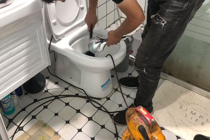 建宁马桶堵塞自己疏通还是找师傅？专业上门服务让你省时更省心